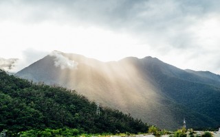 上海罕见龙卷风，自然之力下的城市应对与启示