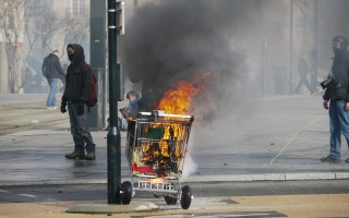 关于一起青少年死亡事件及嫌犯被刑拘的探讨